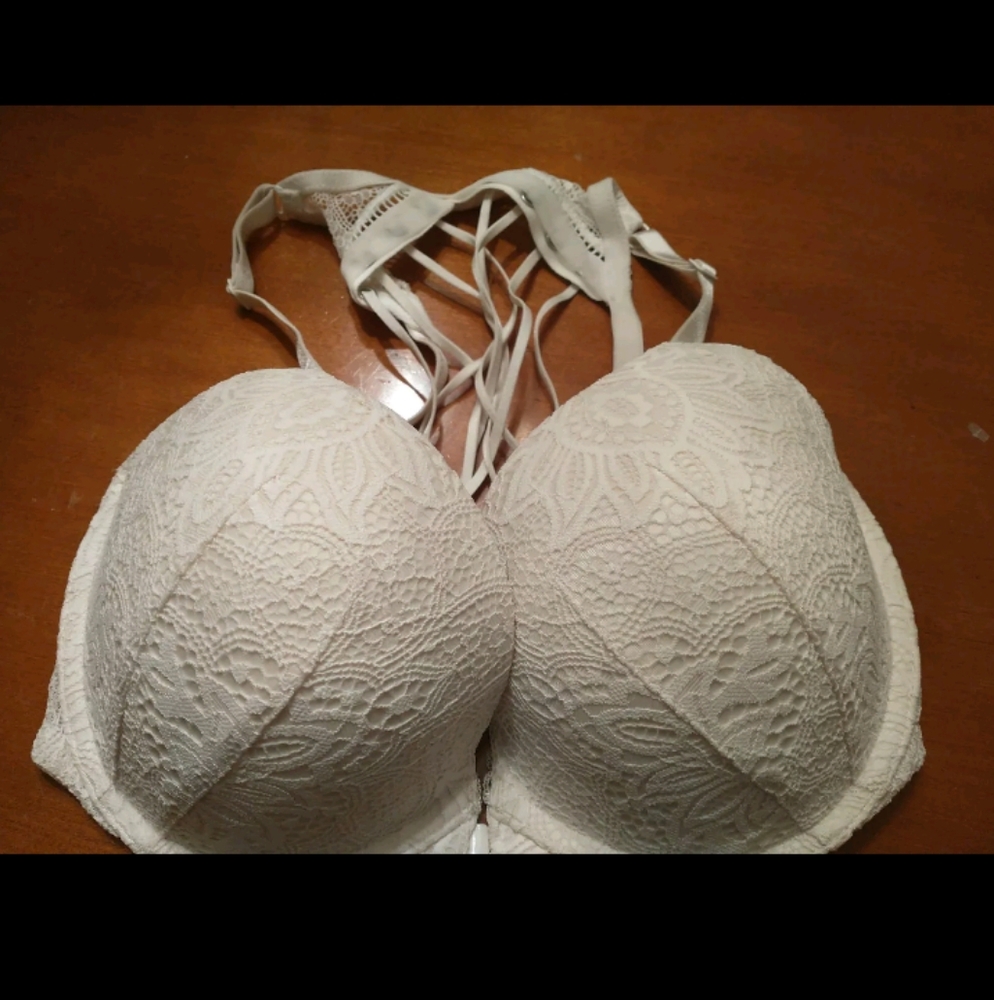 NWOT Victoria's Secret Very Sexy Lace Push Up Bra 32DDD Strappy Back